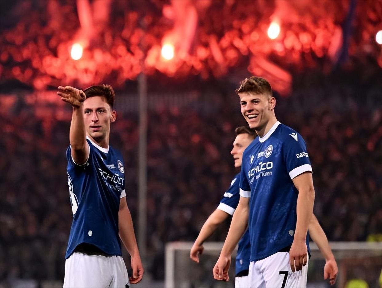 转会期德国杯焦点战，拜仁慕尼黑迎来里程碑，赛场秩序良好，心理建设被强调的简单介绍